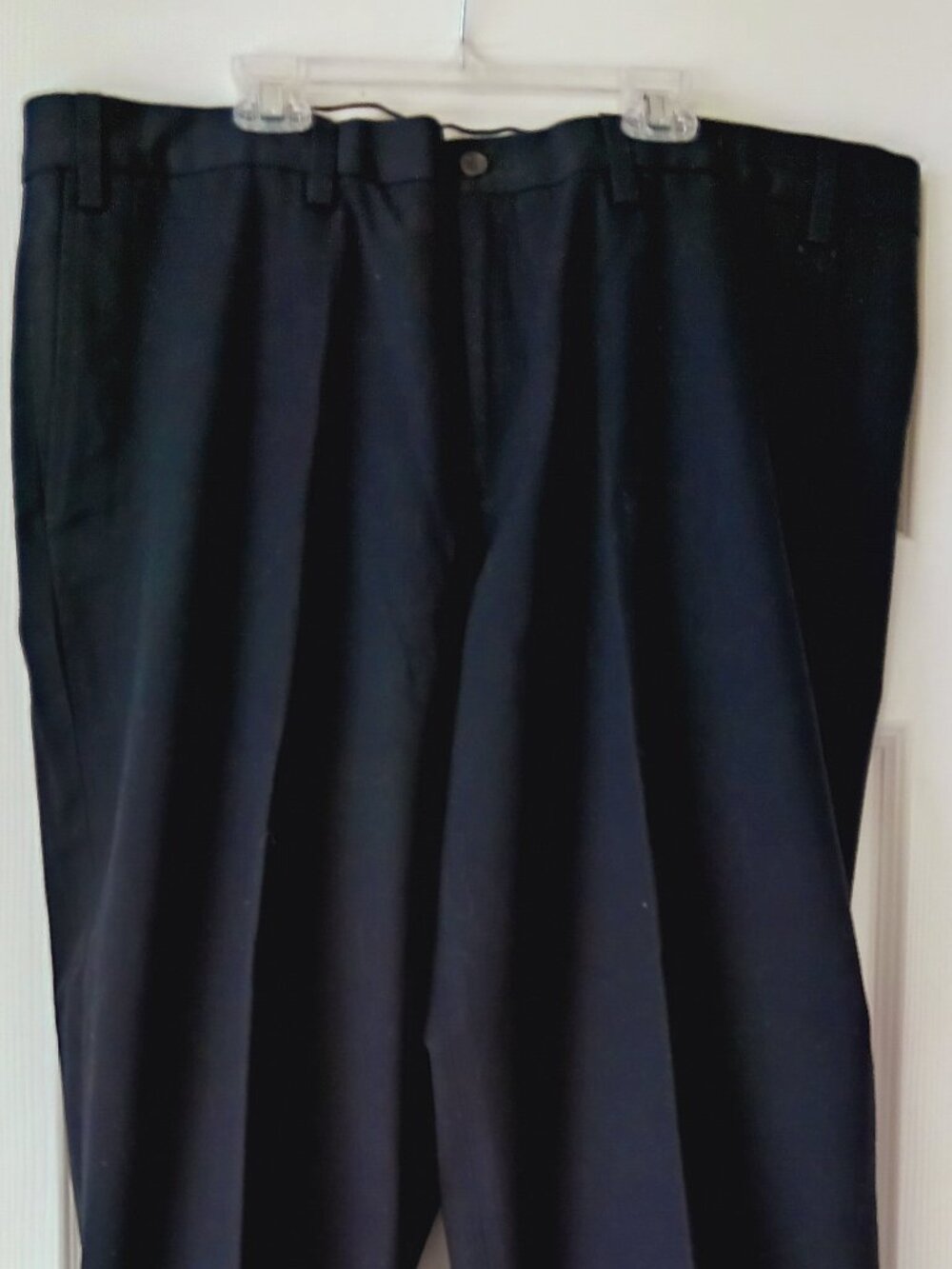 Eddie Bauer men's black relaxed fit pants size 40 w X 32 L Black color.